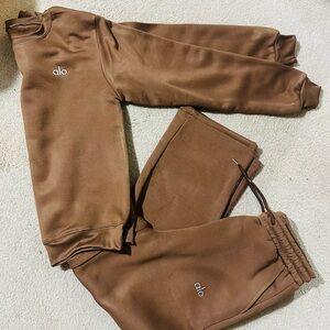 Brown Sweatshirt and Sweatpants Set